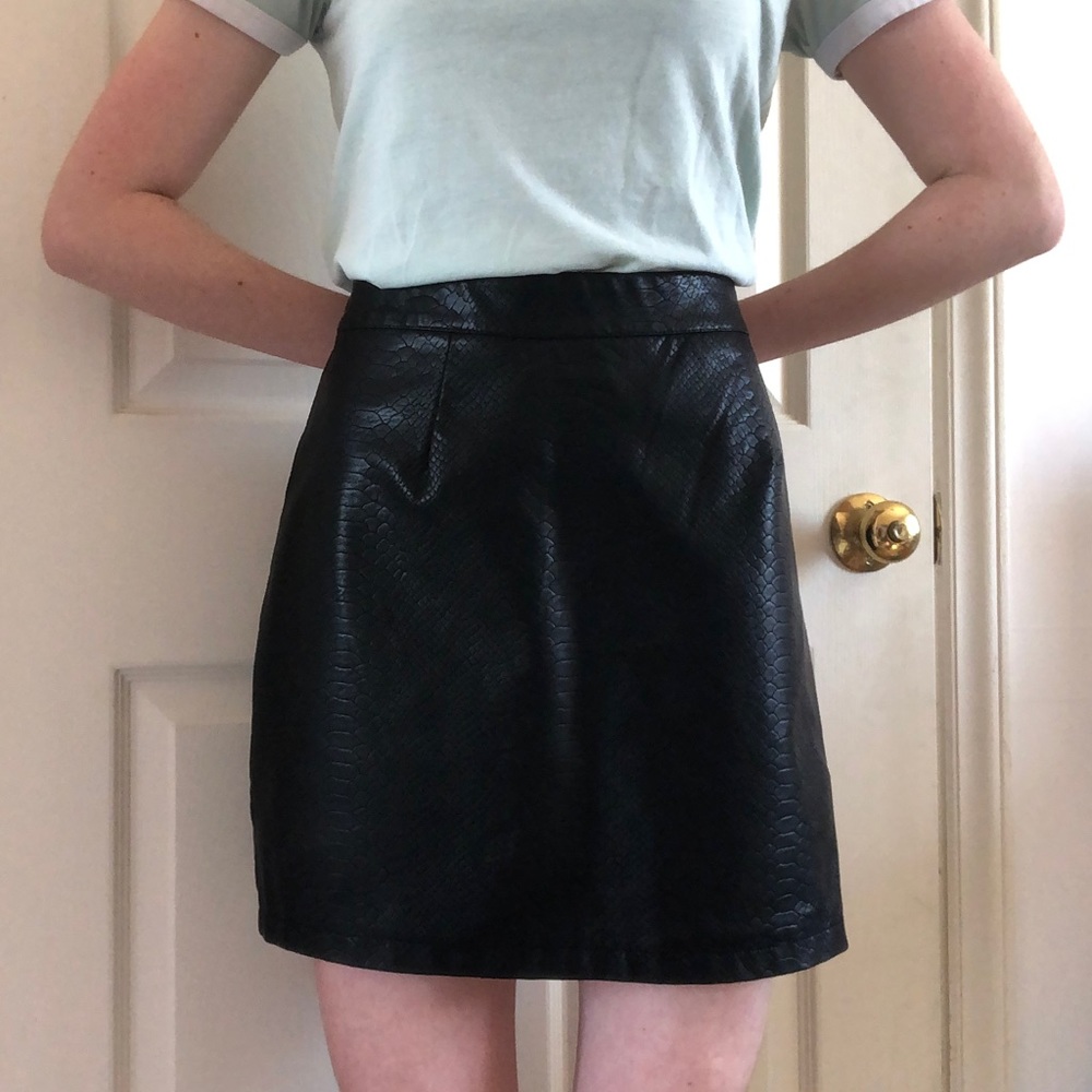Faux crocodile black leather skirt
